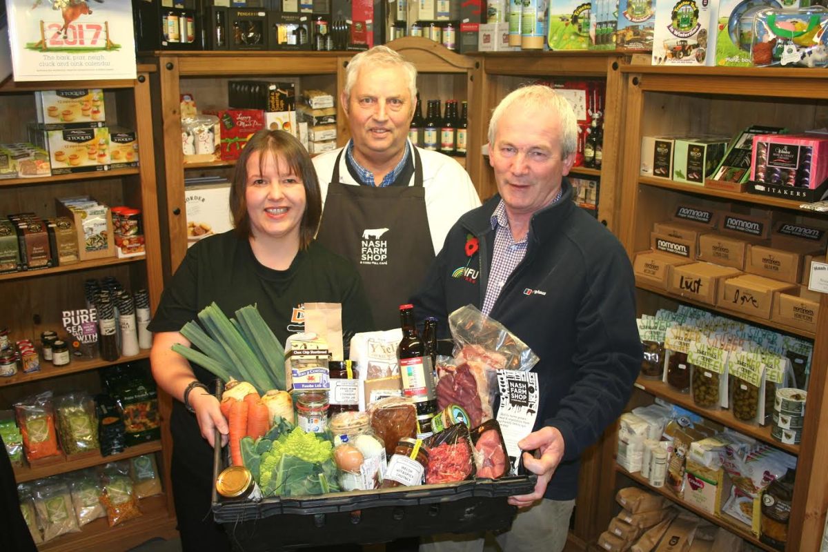 #Buy5 winner Carys Jones, Nash Farm Shop’s David Kenniford and NFU Cymru President Stephen James