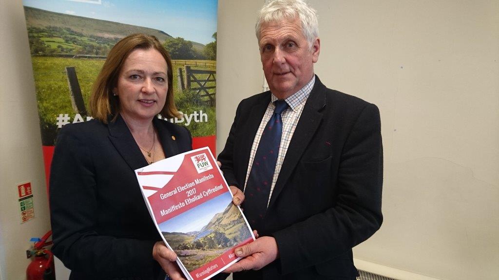 FUW President Glyn Roberts with Plaid Cymru candidate Liz Saville Roberts