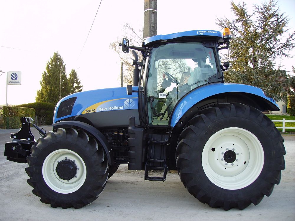The tractor stolen is a New Holland T6070 (Stock photo)