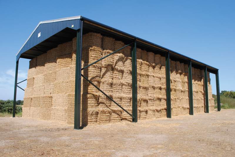The professional straw merchants market over 100,000 tonnes of straw for the energy, food and farming sectors