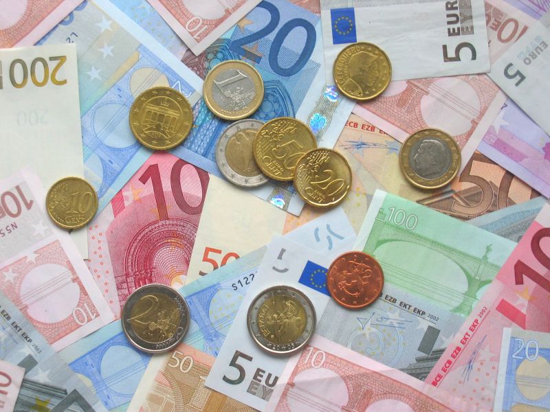 European Commission reimburses farmers with €433 million from crisis reserve