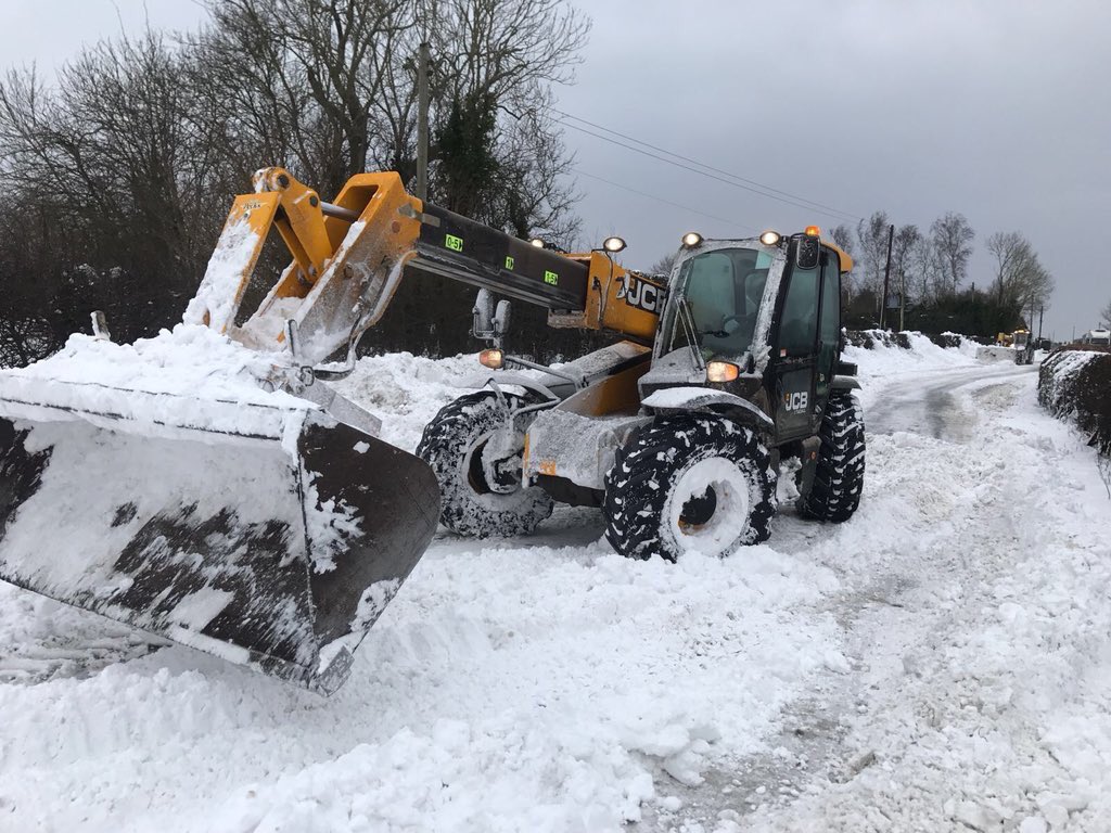 "Interesting that right now the British public are loving our farmers as they help to keep our roads open. Doing so whilst still doing the day job and caring for animals in this weather is not easy!" (Photo: Rachael Bannerman/Twitter)