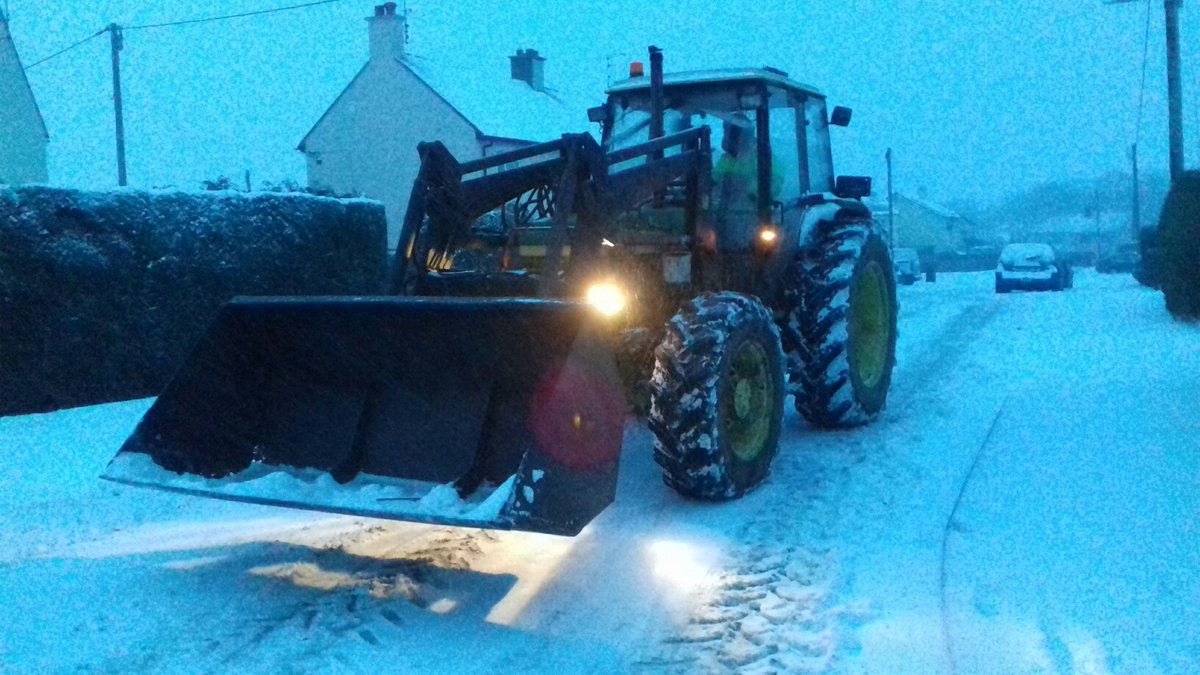 "Thank you to our farming community, we have 19 farmers and tractors undertaking snow clearance this snow will be picked up and deposited onto open spaces" (Photo: MonmouthshireCC/Twitter)