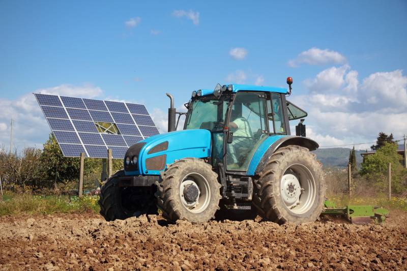 UK registrations of agricultural tractors (over 50hp) slowed down in February
