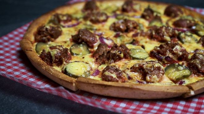 The 'Burger Pizza' contained no meat but plant-based substitutes (Photo: Hell Pizza)