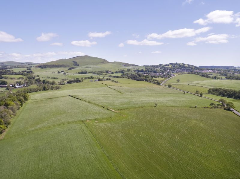 'This is an attractive landholding set amidst rolling countryside and yet it is very accessible'