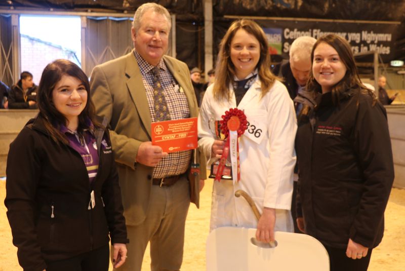 The young farmers received five weaners of their chosen breed to rear