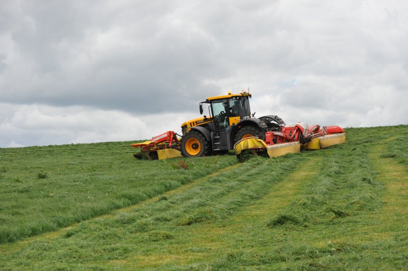 Farmers have been advised by a silage expert to put quality before quantity by cutting silage early