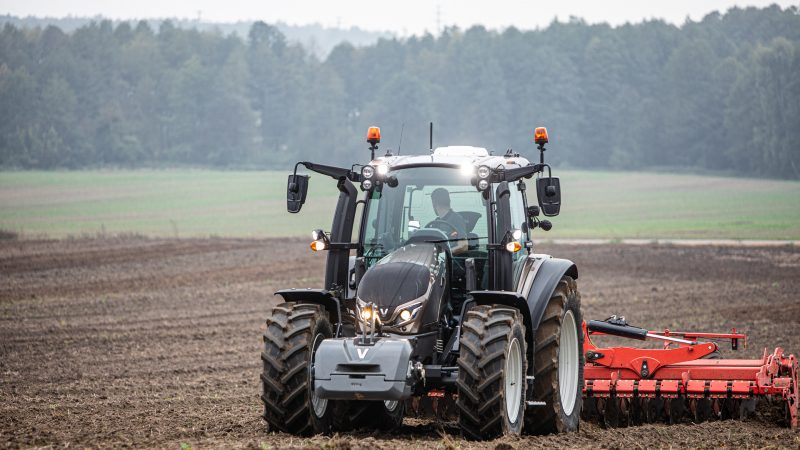 The G series is the first in the 5th generation of Valtra tractors and at the same time a brand-new model series