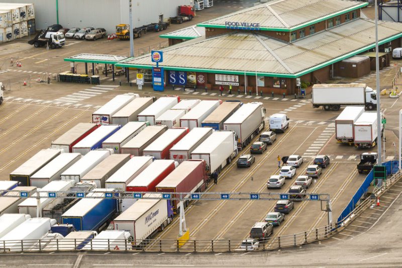 Priority must be given to lorries carrying fresh, short shelf-life foods, the FDF says