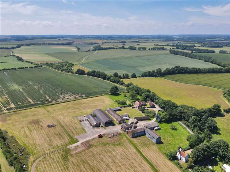 The farmland comprises arable land (480 acres) and permanent pasture (19.5 acres)