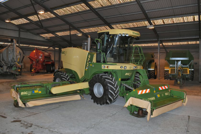 A 2015 Krone Big M 420 self-propelled mower will go under the hammer