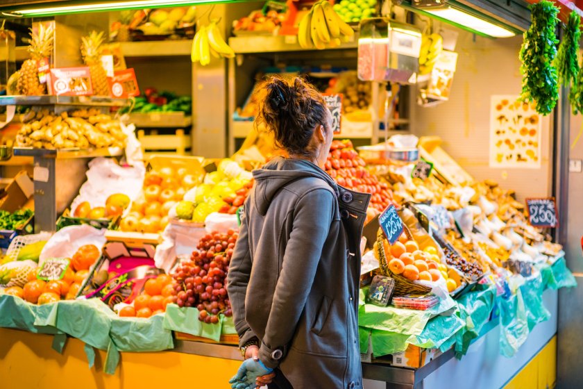 Farm shops and farmers’ markets are able to offer customers a full range of fruit and vegetables due to their short supply chains