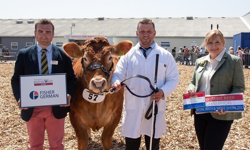 Winning Breed Champion and Best Native, Dinmore Solovely went on to take Supreme Champion as well