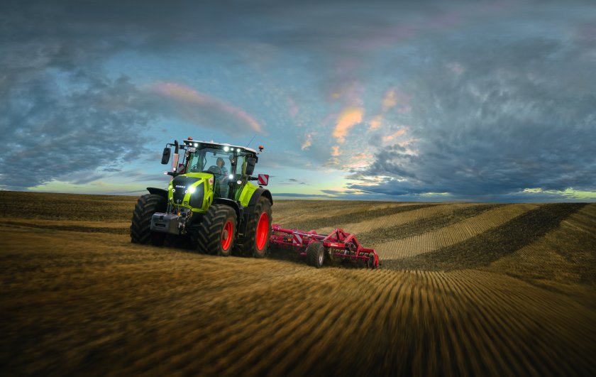 Farmers can focus all their attention on the job in hand and benefit from long-lasting transmission quality (Photo: Claas)