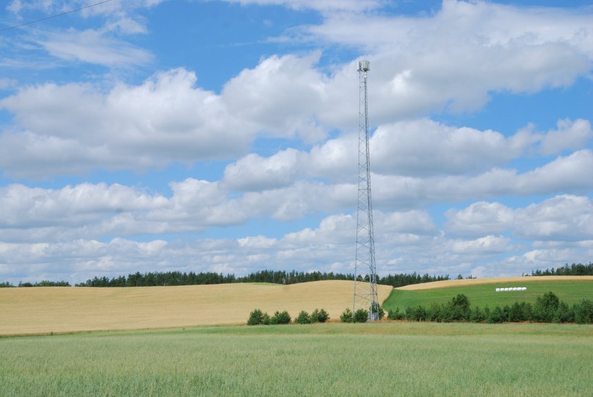 The report says delays in building new masts mean that it is unclear if the programme will meet its 4G target