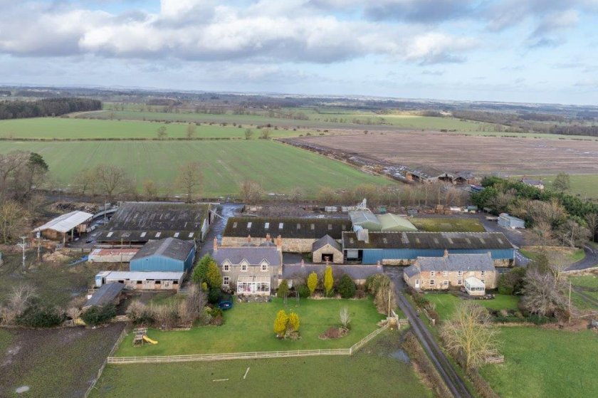 The estate includes more than 1,884 acres of arable land and 469 acres of pasture