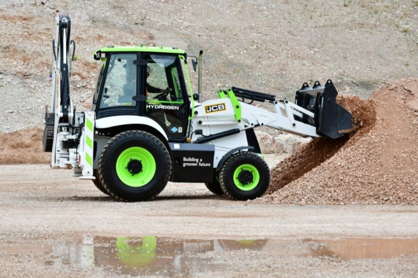 Hydrogen-powered farming vehicles reduce emissions from the tailpipe (Photo: Defra)