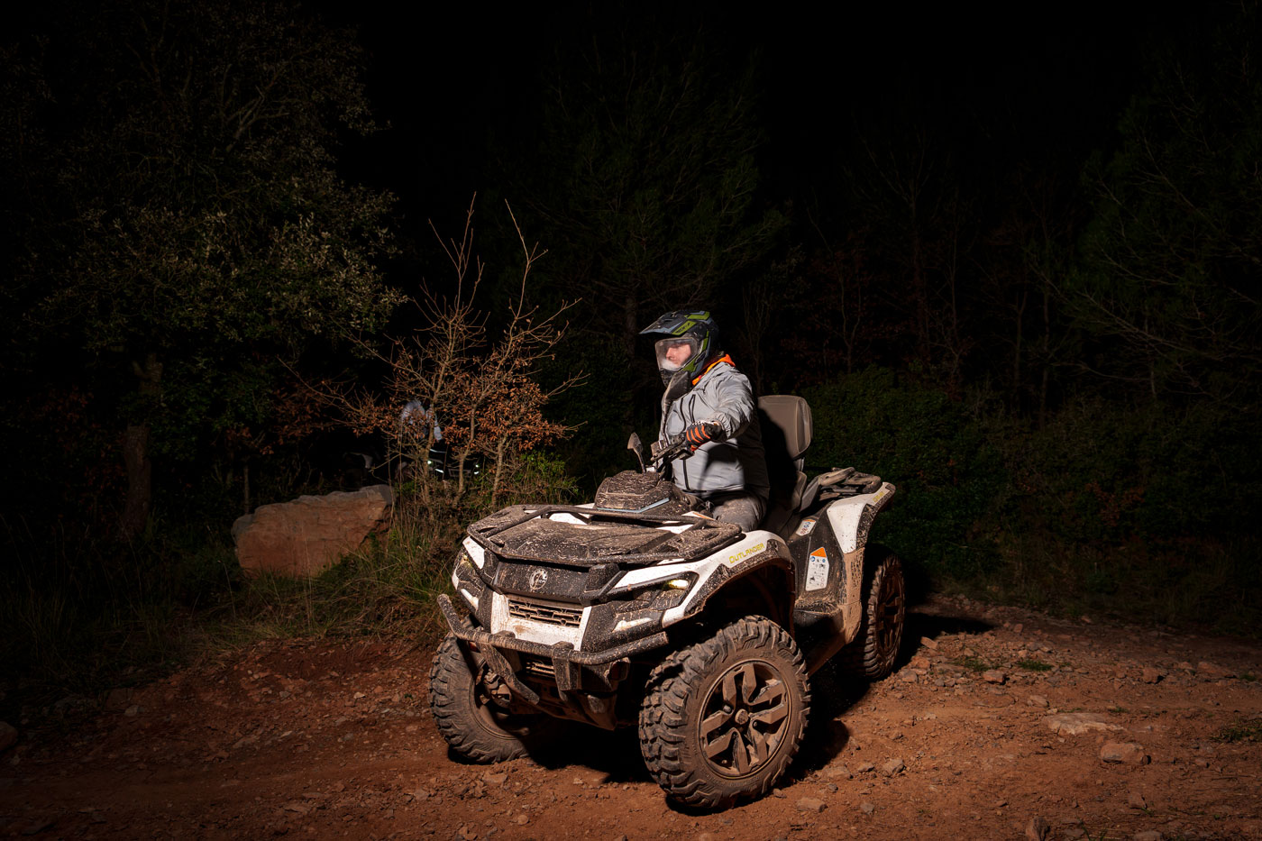The Outlander chassis feels well balanced, with the weight of the battery low in the frame, giving it a planted feel even when crossing uneven terrain at pace