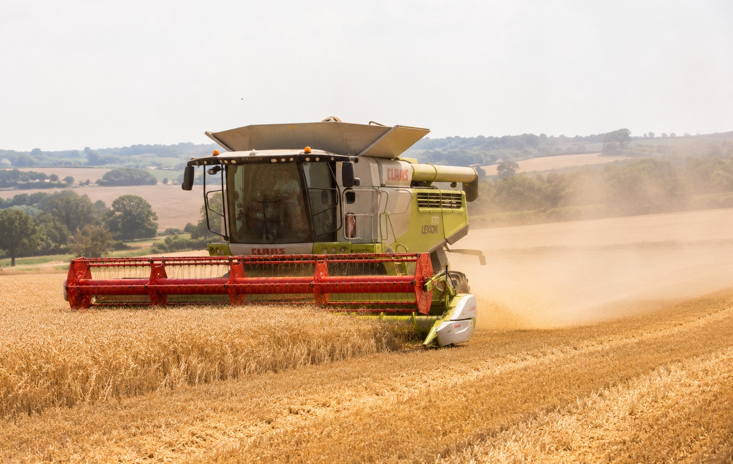Hot, dry harvest conditions are becoming a growing concern for cereal and oilseed growers, AHDB has warned