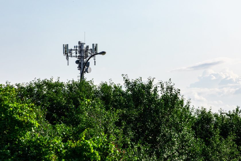 Welsh farmers say mobile mast rent cuts threaten rural signal