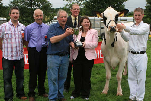 (l to r) John Berry, NI Sales Manager for Semex, judge John Denninson,  Lord Hamilton, NI Minister for Agriculture Michelle Gildernew and Colin Laird with the champion